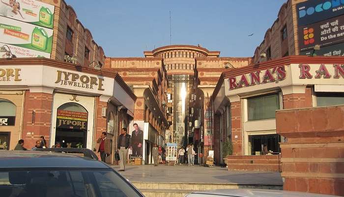 नेहरू बाज़ार जयपुर में शॉपिंग स्थल में से एक है