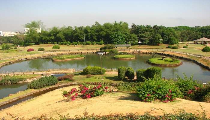 ओकायामा फ्रेंडशिप गार्डन पुणे में एक प्रसिद्ध जापानी उद्यान है 