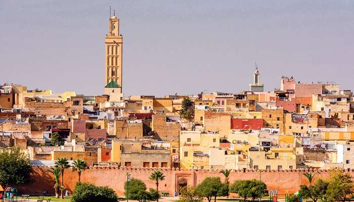 मेकनेस मोरक्को में घूमने के लिए सबसे अच्छी जगहें में से एक है