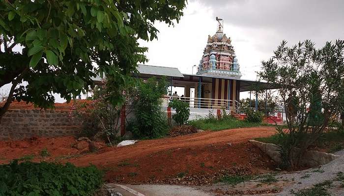 वेलावन मंदिर येलागिरी में घूमने की जगहें है
