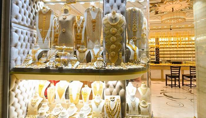 दुबई अपने सोने और हीरे के गहनों के लिए जाना जाता है