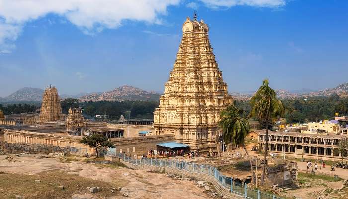 हम्पी दक्षिण भारत के प्रसिद्ध ऐतिहासिक स्थान है