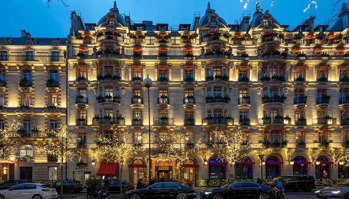 दुनिया के 7 सितारा होटल में से एक होटल प्लाजा एथेनी, पेरिस है