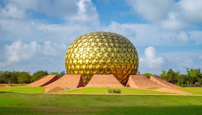 Auroville, c'est l'une des meilleurs lieux touristiques près de Chennai