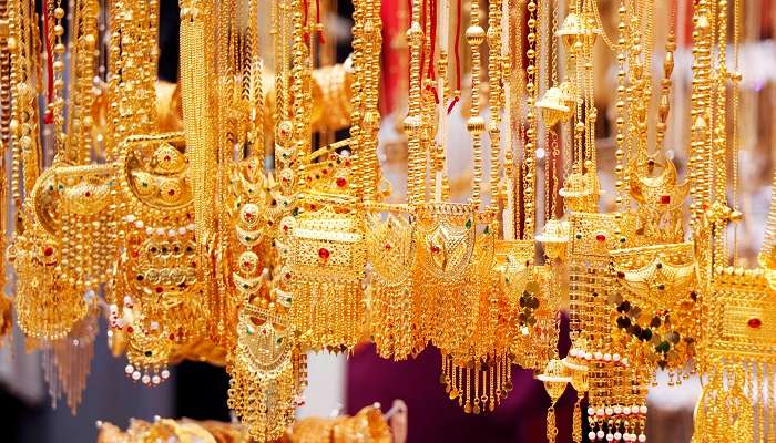 Bijoux en or et diamants exposés dans un magasin à Dubaï