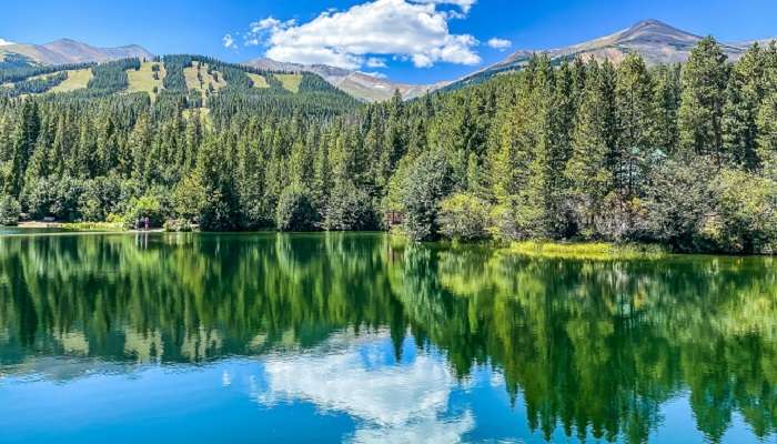 The scenic view of Sawmill Reservoir in the mountains in Breckenridge in Colorado.