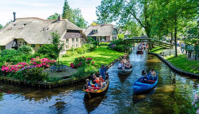 Known as the Venice of North, Giethoorn is one of the most beautiful small towns in Holland