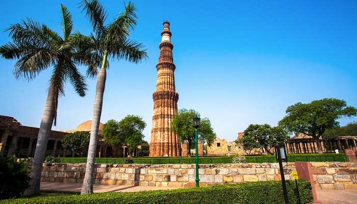 The scene of Qutub Minar in India.