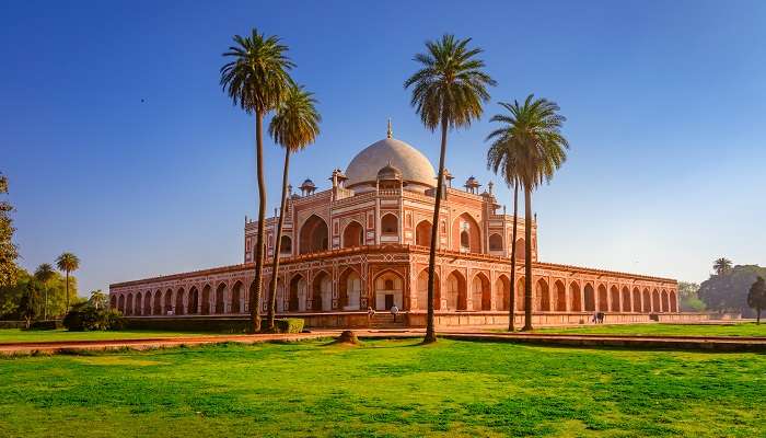 A splendid view of Humayun’s Tomb adorned with red sandstone