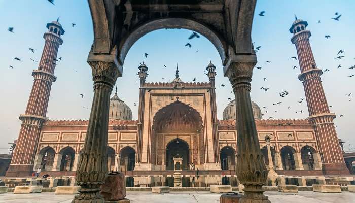 Witness the old charm of Jama Masjid, one of the best places to visit near Red Fort