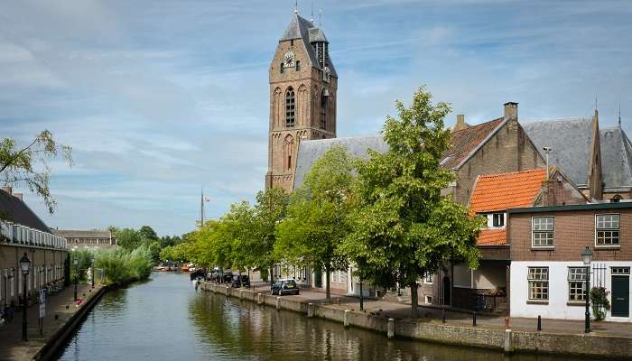 Enjoy the mediaeval town Oudewater, one of the popular small towns in Holland