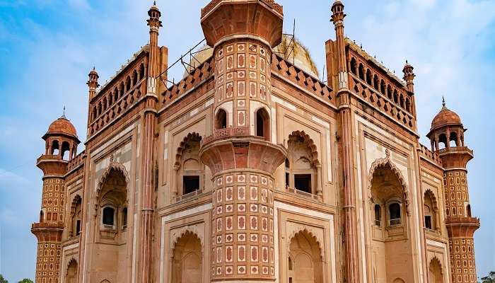 Get a historical experience at Safdarjung Tomb