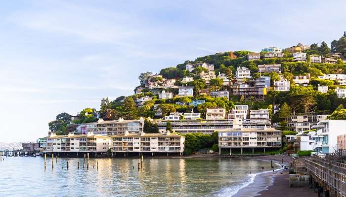 Enjoy Sausalito’s picturesque view, one of the beautiful small towns in California