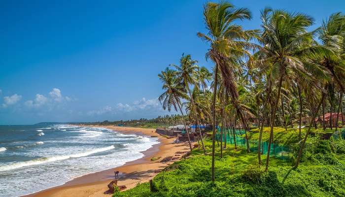 A mesmerising view of Sinquerim Beach which is one of the best places to visit near Aguada Fort