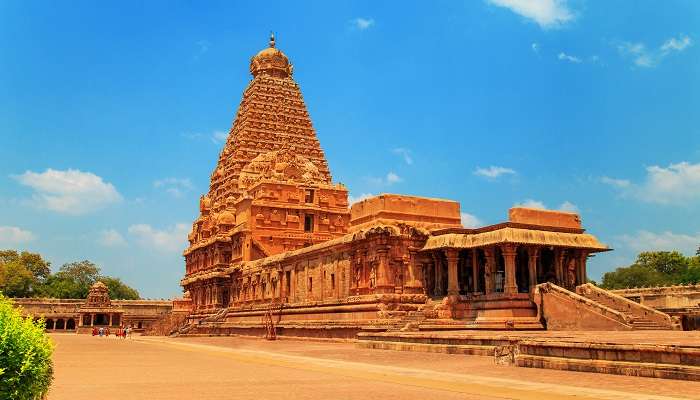 Temple Brihadeeswara à Thanjavur, C'est l'une des meilleurs lieux touristiques près de Chennai