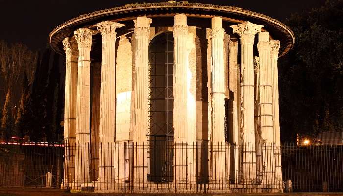 The view of the Temple of Vesta in the night.