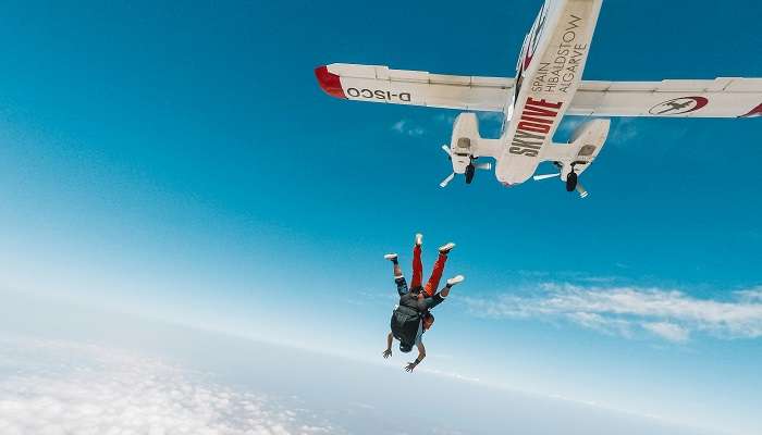 Vallée d'Aamby, C’est l’une des meilleurs endroits pour faire du parachutisme en Inde