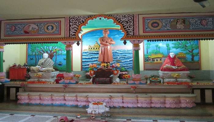 बिष्णुपुर के पास स्थित, कामारपुकुर श्री रामकृष्ण परमहंस का जन्मस्थान है