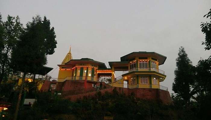 सिक्किम में घूमने की जगहें में से एक गणेश टोक है