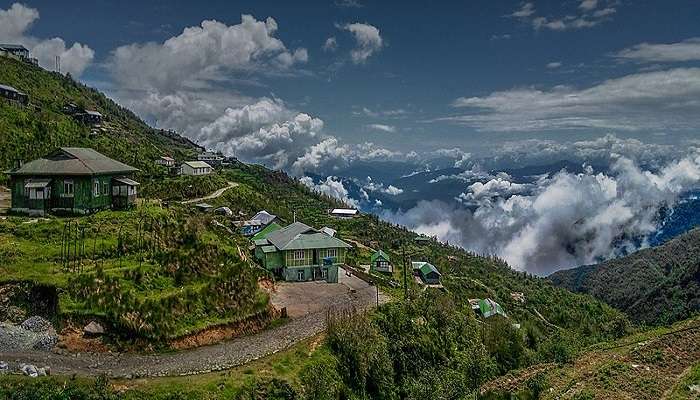 सिक्किम में घूमने की जगहें में से एक ज़ुलुक है
