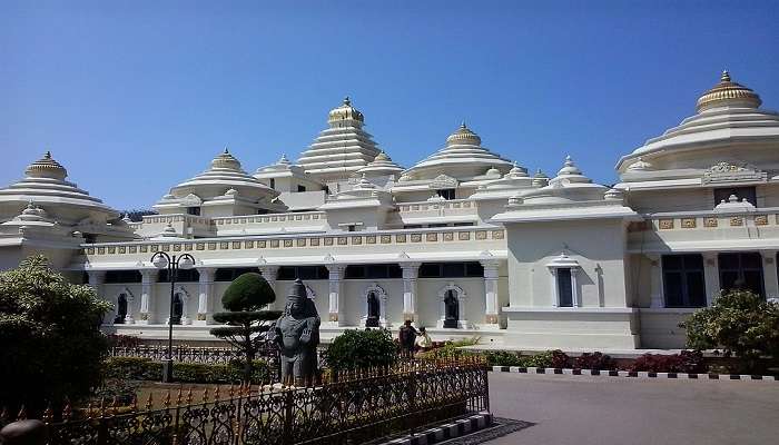 तिरुपति भारत में सर्वश्रेष्ठ पारिवारिक छुट्टियाँ बिताने की जगहें है