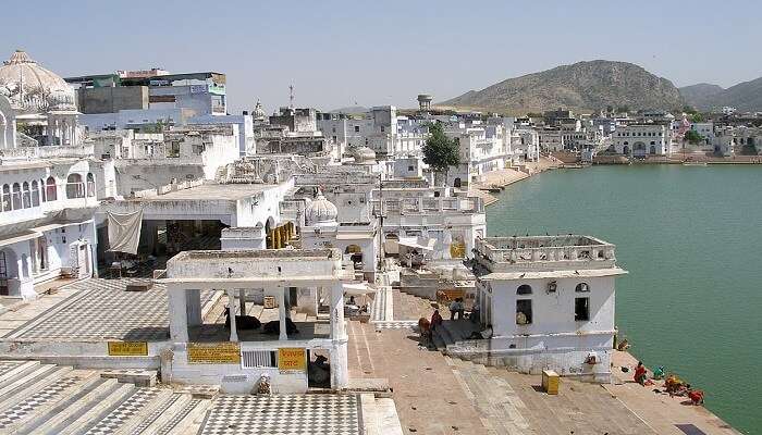 पुष्कर राजस्थान का एक छोटा सा पवित्र शहर है