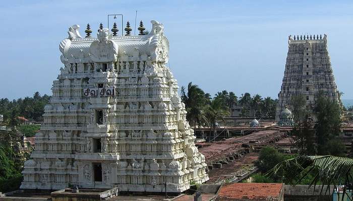 रामेश्वरम तमिलनाडु में पंबन द्वीप पर एक तटीय शहर है