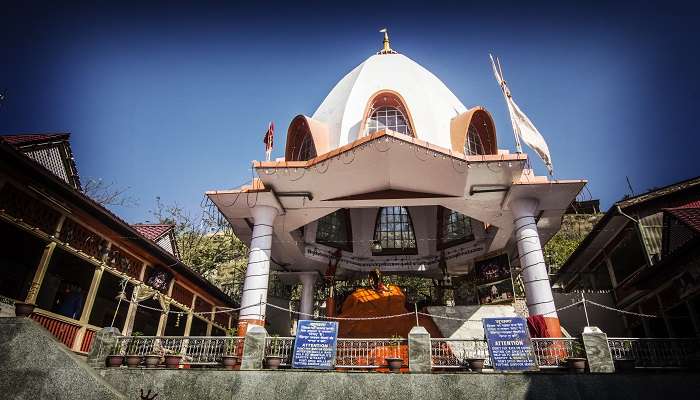 श्रीनगर में करने योग्य चीज़ें शंकराचार्य मंदिर में आशीर्वाद लें में से एक है