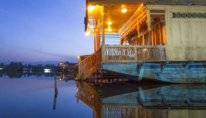 An amazing view of Silverbell Houseboats in Kashmir