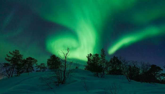La vue magnifique d'Aurores boréales, C’est l'une des meilleurs endroits à visiter en Finlande