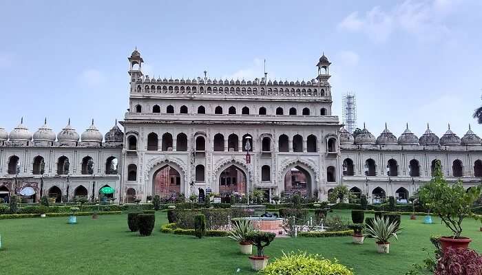 Bara Imambara, Lucknow,  C’est l’une des meilleurs lieux historiques célèbres en Inde