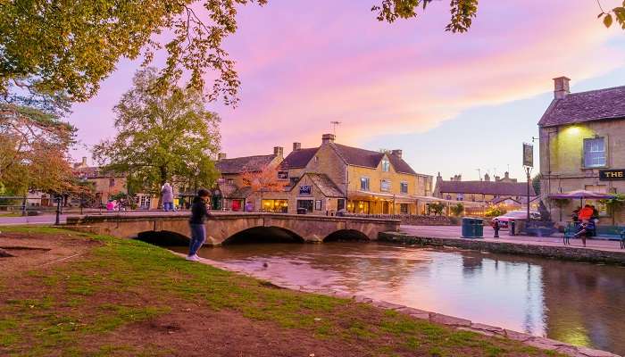Often referred to as the “Venice of Cotswolds”, Bourton-on-the-Water is the perfect getaway for a family-friendly vacation