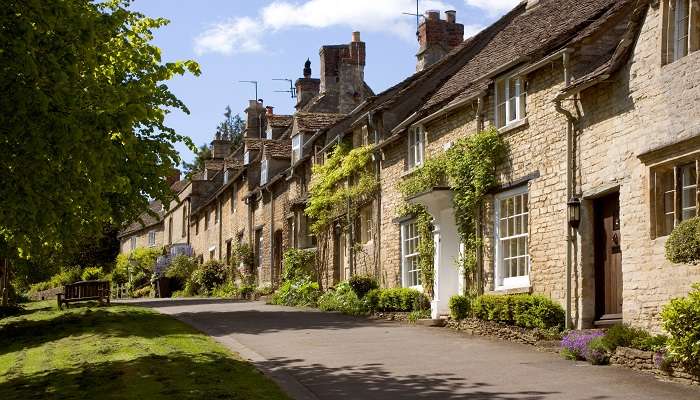 Located just 18 miles from Oxford, Burford is one of the most charming and beautiful small towns in United Kingdom