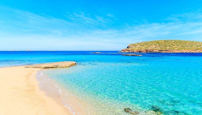 L'image magnifique de Cala Compte, C’est l’une des meilleurs plages en Espagne