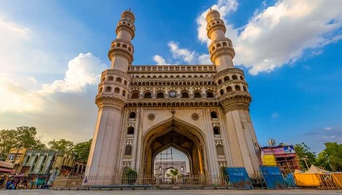 Charminar, Hyderabad, C’est l’une des meilleurs lieux historiques célèbres en Inde