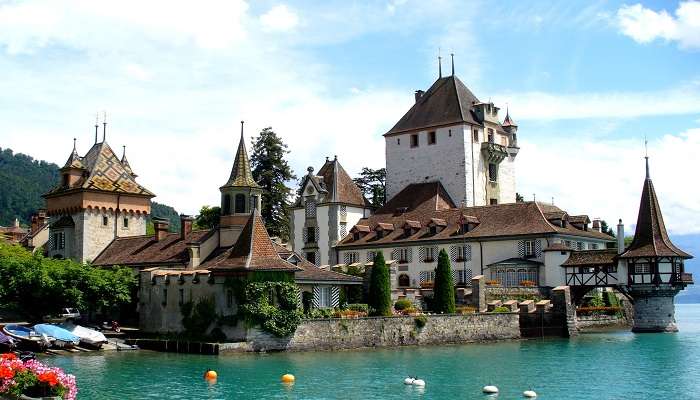 Château d'Oberhofen, C'est l'une des meilleurs attractions touristiques de la Suisse