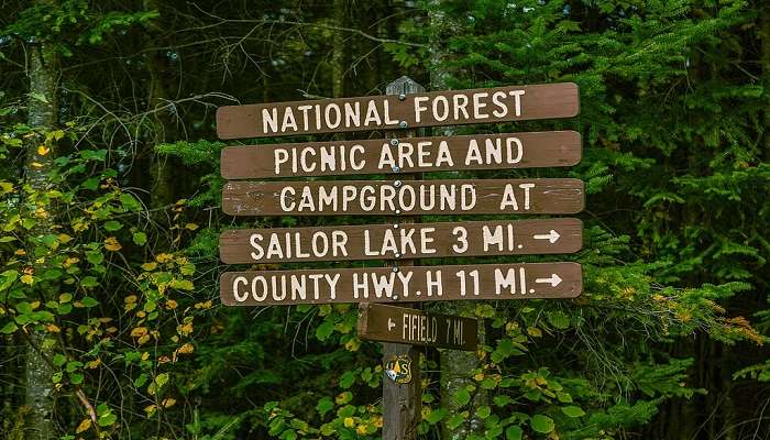 The sign of Senior Lake Campground at Chequamegon-Nicolet National Park.