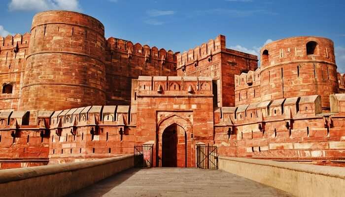 L'attraction touristique de Fort de Agra,  C’est l’une des meilleurs lieux historiques célèbres en Inde