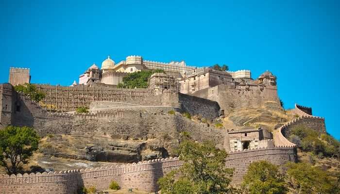 Fort de Kumbhalgarh, Rajasthan, C’est l’une des meilleurs lieux historiques célèbres en Inde 