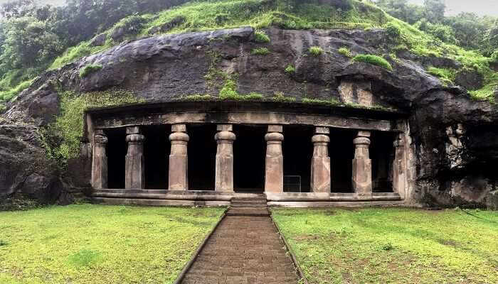 Grottes d'Éléphanta, Maharasthra, C’est l’une des meilleurs lieux historiques célèbres en Inde