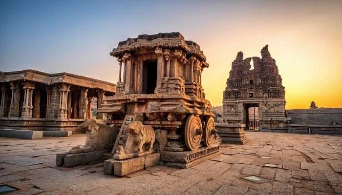 Hampi, Karnataka, C’est l’une des meilleurs lieux historiques célèbres en Inde