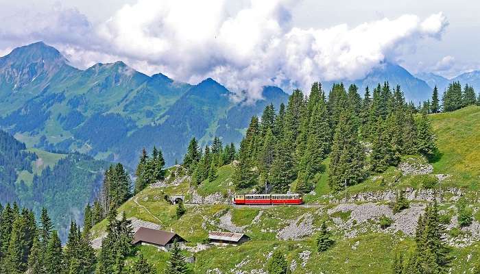 Interlaken, C'est l'une des meilleurs attractions touristiques de la Suisse