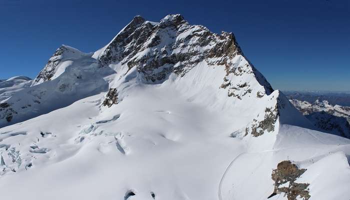 La vue montagne de Jungfraujoch, C'est l'une des meilleurs attractions touristiques de la Suisse