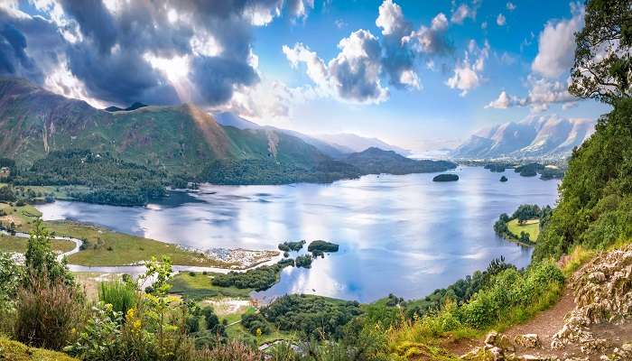 Located in the breathtakingly beautiful region of Lake District, Keswick is undoubtedly one of the best small towns in UK