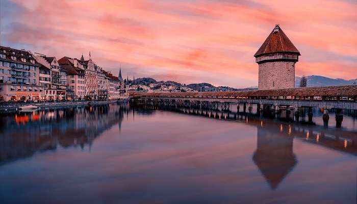 La vue magnifique de ville Lucerne, C'est l'une des meilleurs attractions touristiques de la Suisse