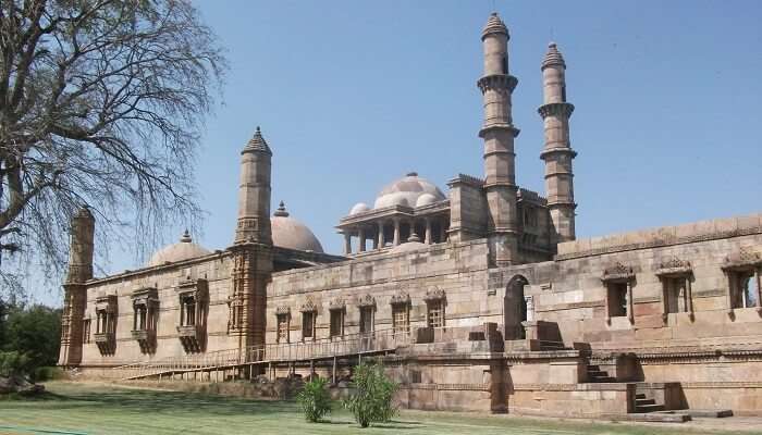 Parc archéologique de Champaner Pavagadh, C’est l’une des meilleurs lieux historiques célèbres en Inde