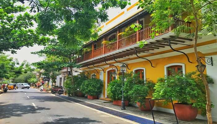 Taking a stroll through the streets of Pondicherry is one of the best ways to experience the almost foreign city.