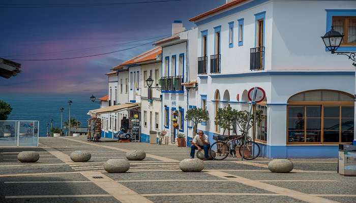 While the small town of Porto Covo may have a small population, its cobbled streets are never lifeless.