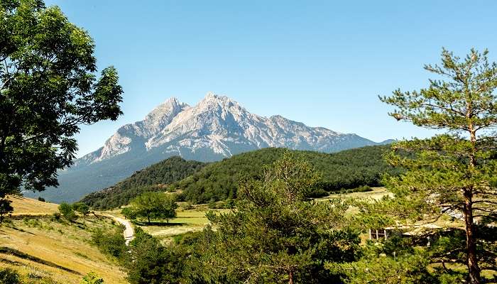 A spectacular view of Repos del Pedraforca for camping near Barcelona