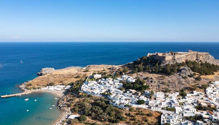 La vue panaromique de Lindos, C’est l’une des meilleurs endroits à visiter en Grèce